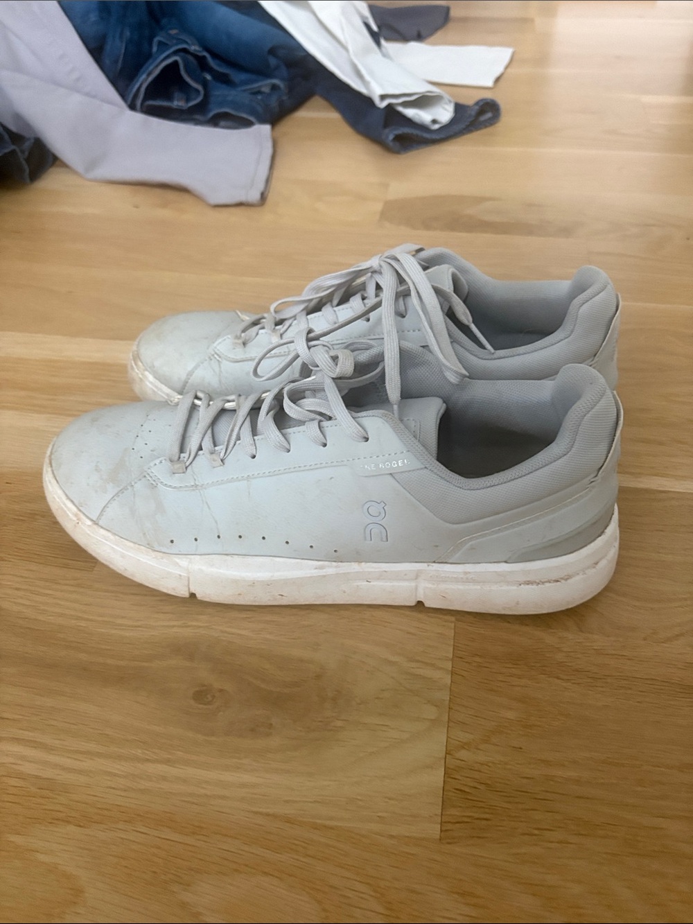 On Running Men’s Sneakers in Light Grey and White